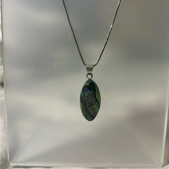 Elegant Abalone Shell Pendant Necklace - Picture 5 of 7